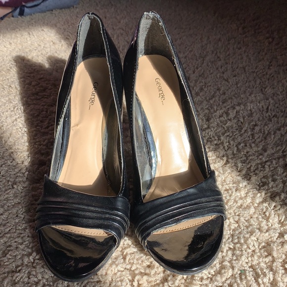 Shoes - Picture 2 of 4